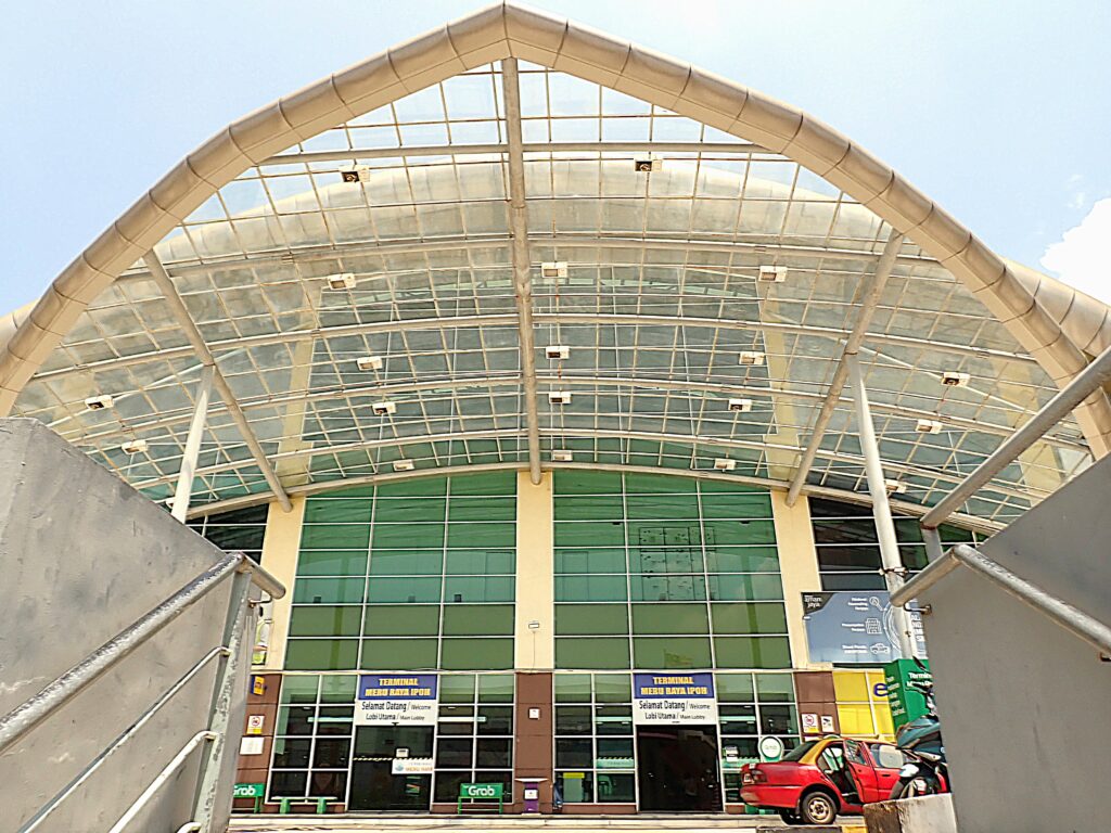 想像していたより大きかったイポーの長距離バスステーション