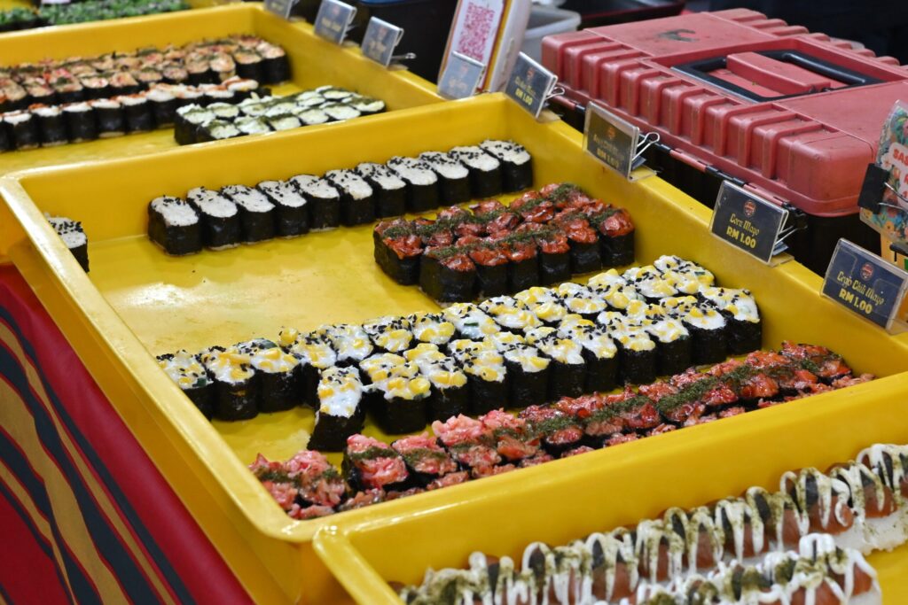 様々な具が入った変わり種の寿司