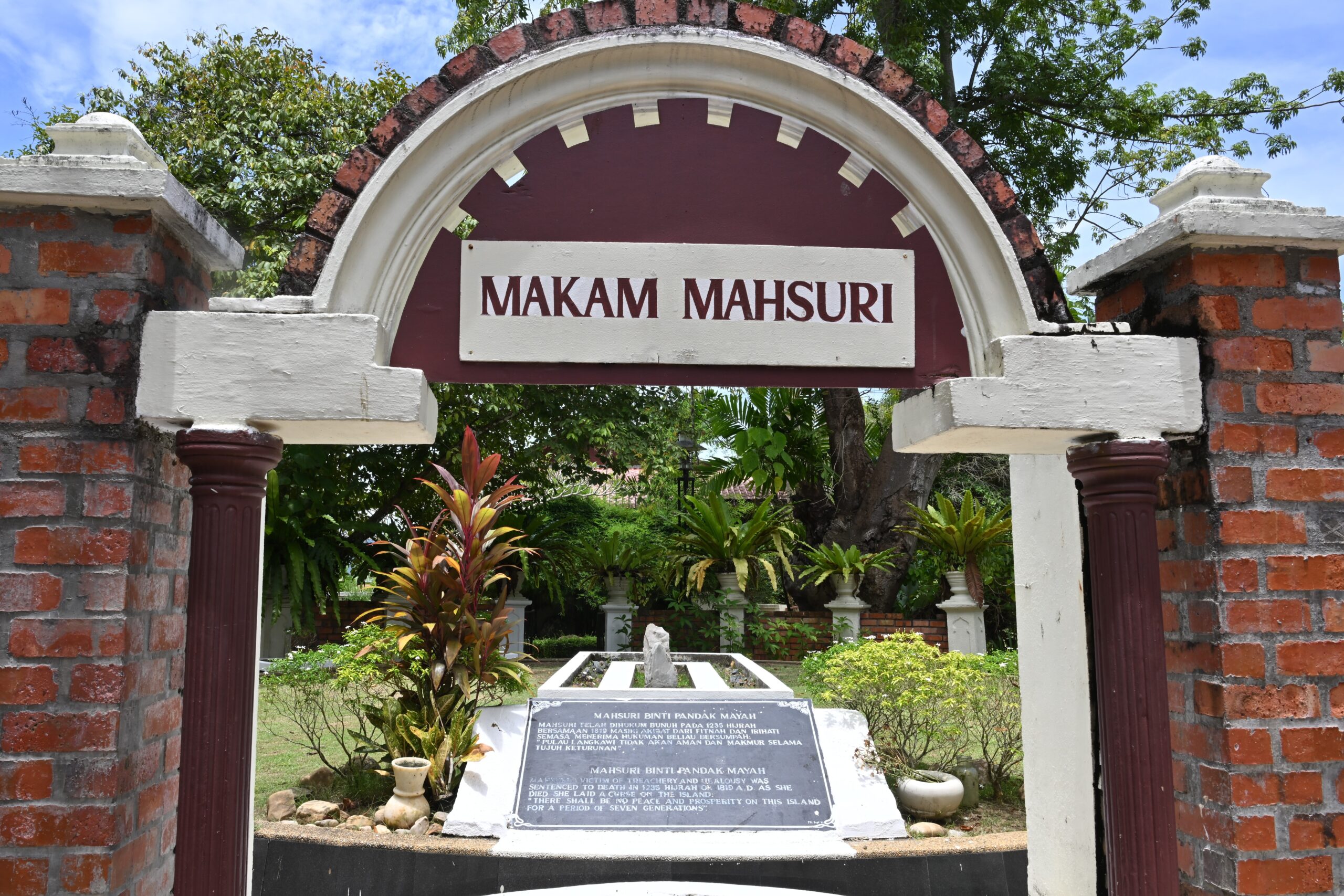 ランカウイで最も有名な伝説マスリ王女の墓